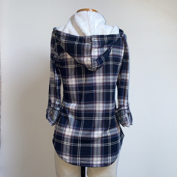 NWT Flannel women’s size small. Dark blue, maroon, white. Furry hood. - Picture 2 of 7